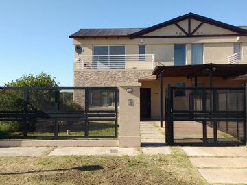 Venta casa 3 dormitorios Funes