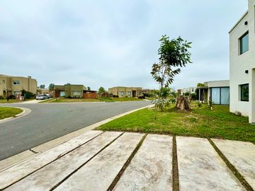 ¡Hermosa casa a estrenar en Santa Elena - Pilar del Este!