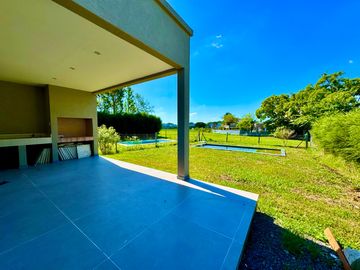 ¡Hermosa casa a estrenar en Santa Elena - Pilar del Este!