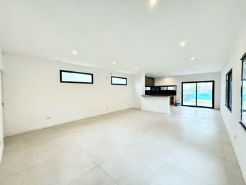 ¡Hermosa casa a estrenar en Santa Elena - Pilar del Este!