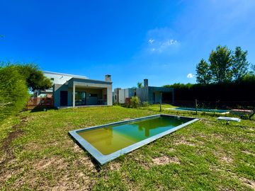 ¡Hermosa casa a estrenar en Santa Elena - Pilar del Este!