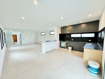 ¡Hermosa casa a estrenar en Santa Elena - Pilar del Este!