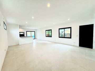 ¡Hermosa casa a estrenar en Santa Elena - Pilar del Este!