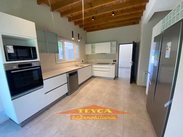 Casa en Centro Playa, 4 ambientes a ESTRENAR!!!