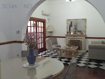 Casa en BOEDO 5 DORMITORIOS, ESCRITORIO, QUINCHO, PARRILLA.TERRAZAS, ASCENSOR.