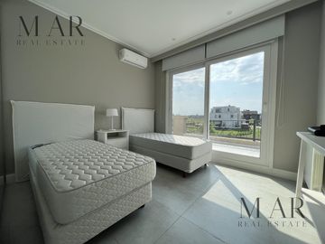 Casa en Venta en El Yacht, Nordelta con salida al río