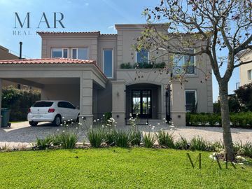 Casa en Venta en El Yacht, Nordelta con salida al río