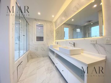 Casa en Venta en El Yacht, Nordelta con salida al río