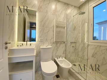 Casa en Venta en El Yacht, Nordelta con salida al río