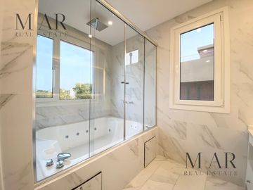 Casa en Venta en El Yacht, Nordelta con salida al río