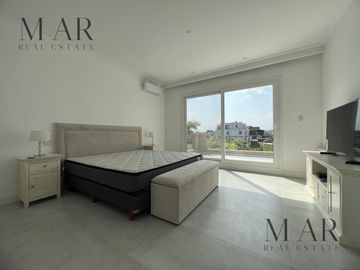 Casa en Venta en El Yacht, Nordelta con salida al río