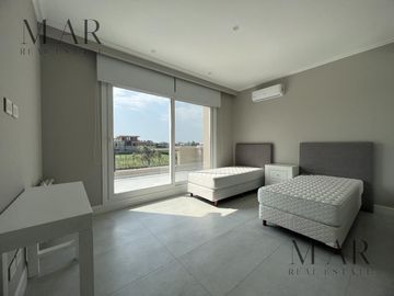 Casa en Venta en El Yacht, Nordelta con salida al río