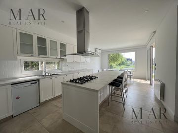 Casa en Venta en El Yacht, Nordelta con salida al río