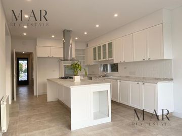 Casa en Venta en El Yacht, Nordelta con salida al río