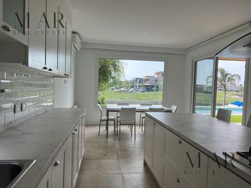 Casa en Venta en El Yacht, Nordelta con salida al río