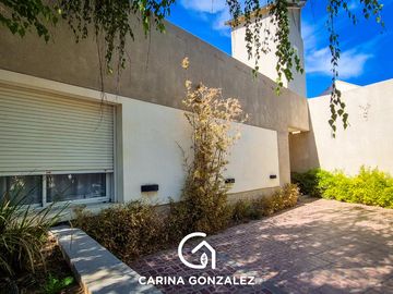 Casa en  B. Capellán