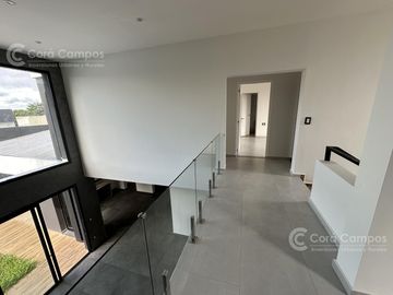Se vende Casa en Barrio Privado Panambí
