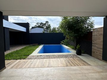 Se vende Casa en Barrio Privado Panambí