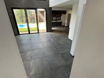 Se vende Casa en Barrio Privado Panambí