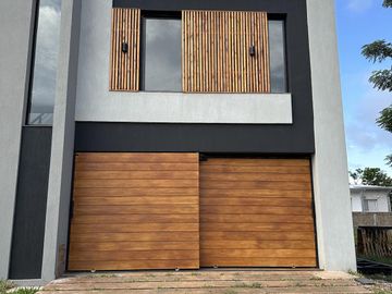 Se vende Casa en Barrio Privado Panambí