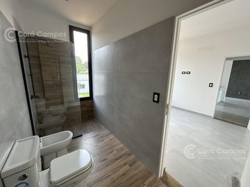 Se vende Casa en Barrio Privado Panambí