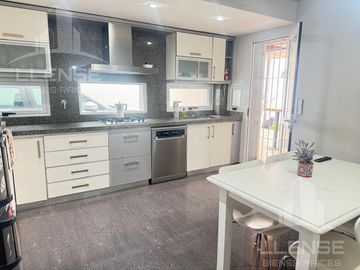 Casa 4 Ambientes con piscina en Venta - Quilmes