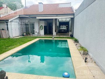 Casa 4 Ambientes con piscina en Venta - Quilmes