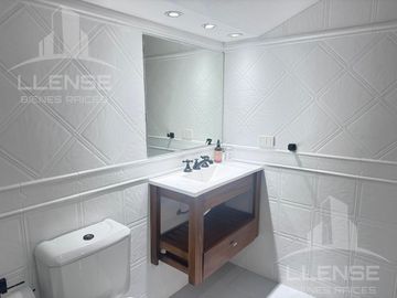 Casa 4 Ambientes con piscina en Venta - Quilmes