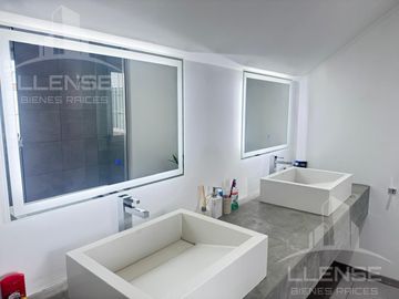 Casa 4 Ambientes con piscina en Venta - Quilmes