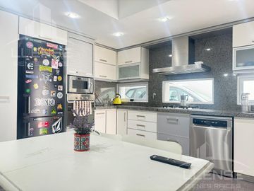 Casa 4 Ambientes con piscina en Venta - Quilmes