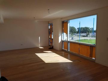 Excelente departamento en venta- Completo Al Río