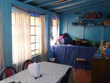 Casa de 2 dorm y fondo libre. Lote 8.66 x 23.66mts.-Banfield E.