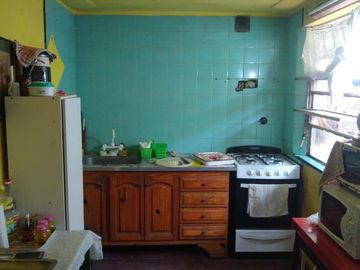 Casa de 2 dorm y fondo libre. Lote 8.66 x 23.66mts.-Banfield E.