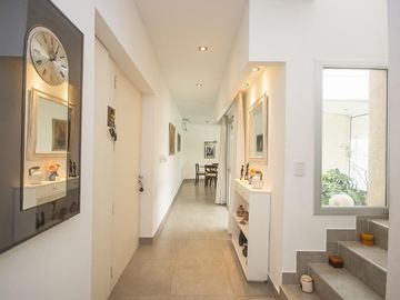 Casa con pileta en barrio El Cantón