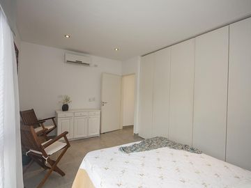 Casa con pileta en barrio El Cantón