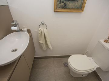 Casa con pileta en barrio El Cantón