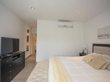 Casa con pileta en barrio El Cantón
