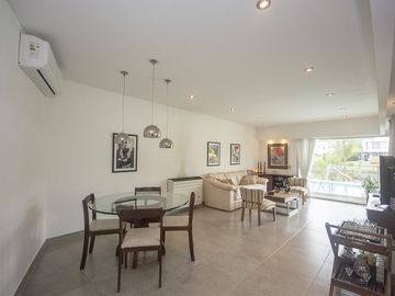 Casa con pileta en barrio El Cantón