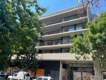 Venta Departamento 3 ambientes Coghlan con balcón