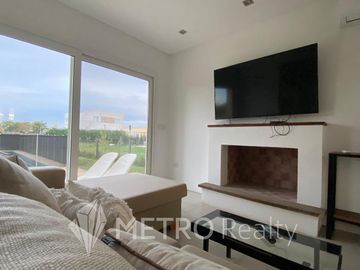 Casa en  Araucarias | Puertos del Lago | a la venta con pileta