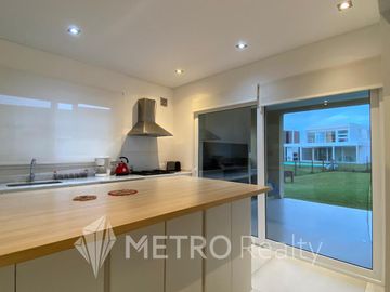 Casa en  Araucarias | Puertos del Lago | a la venta con pileta