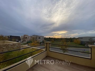 Casa en  Araucarias | Puertos del Lago | a la venta con pileta
