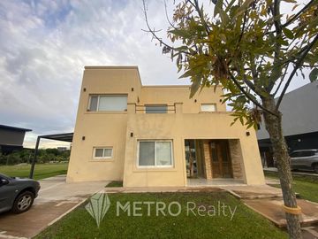 Casa en  Araucarias | Puertos del Lago | a la venta con pileta