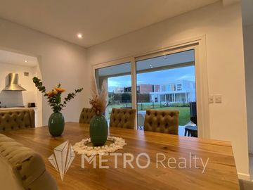 Casa en  Araucarias | Puertos del Lago | a la venta con pileta