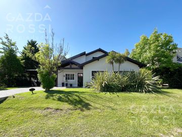 Casa con piscina en Echeverria Del Lago fondo a pulmón verde