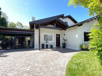 Casa con piscina en Echeverria Del Lago fondo a pulmón verde