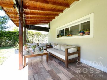 Casa con piscina en Echeverria Del Lago fondo a pulmón verde