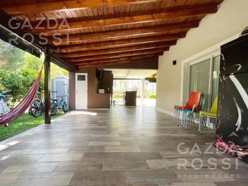 Casa con piscina en Echeverria Del Lago fondo a pulmón verde