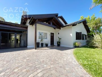 Casa con piscina en Echeverria Del Lago fondo a pulmón verde