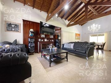 Casa con piscina en Echeverria Del Lago fondo a pulmón verde